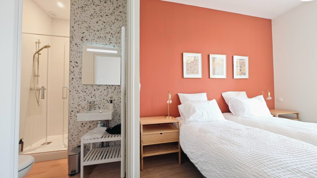 chambre Acacia, 2 lits et salle de douche privative