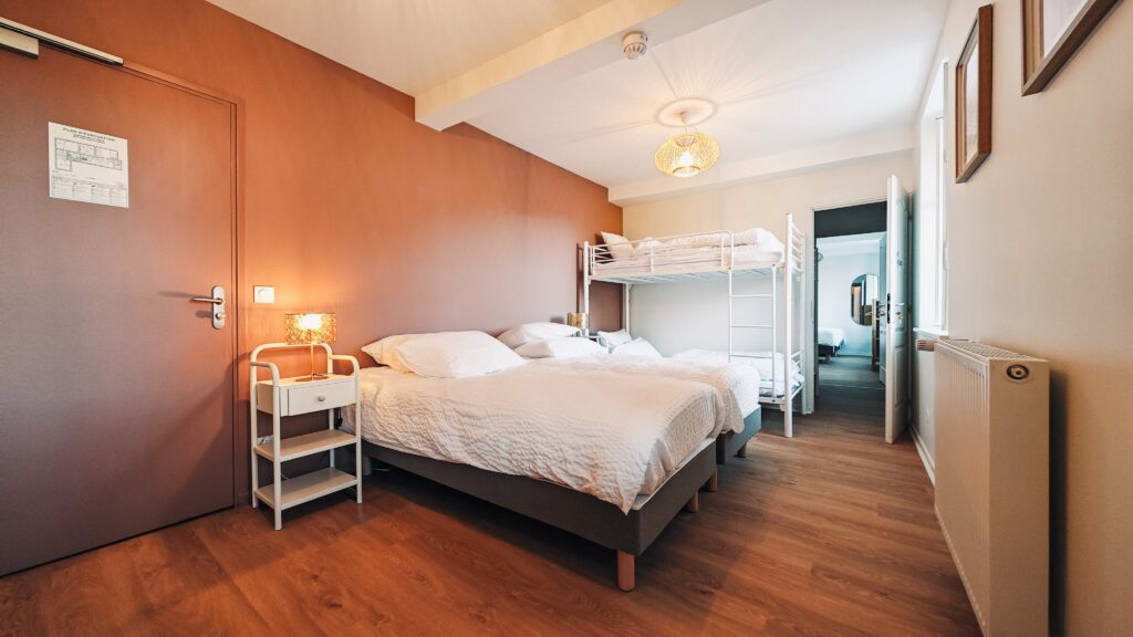 Chambre Noyer 4 lits